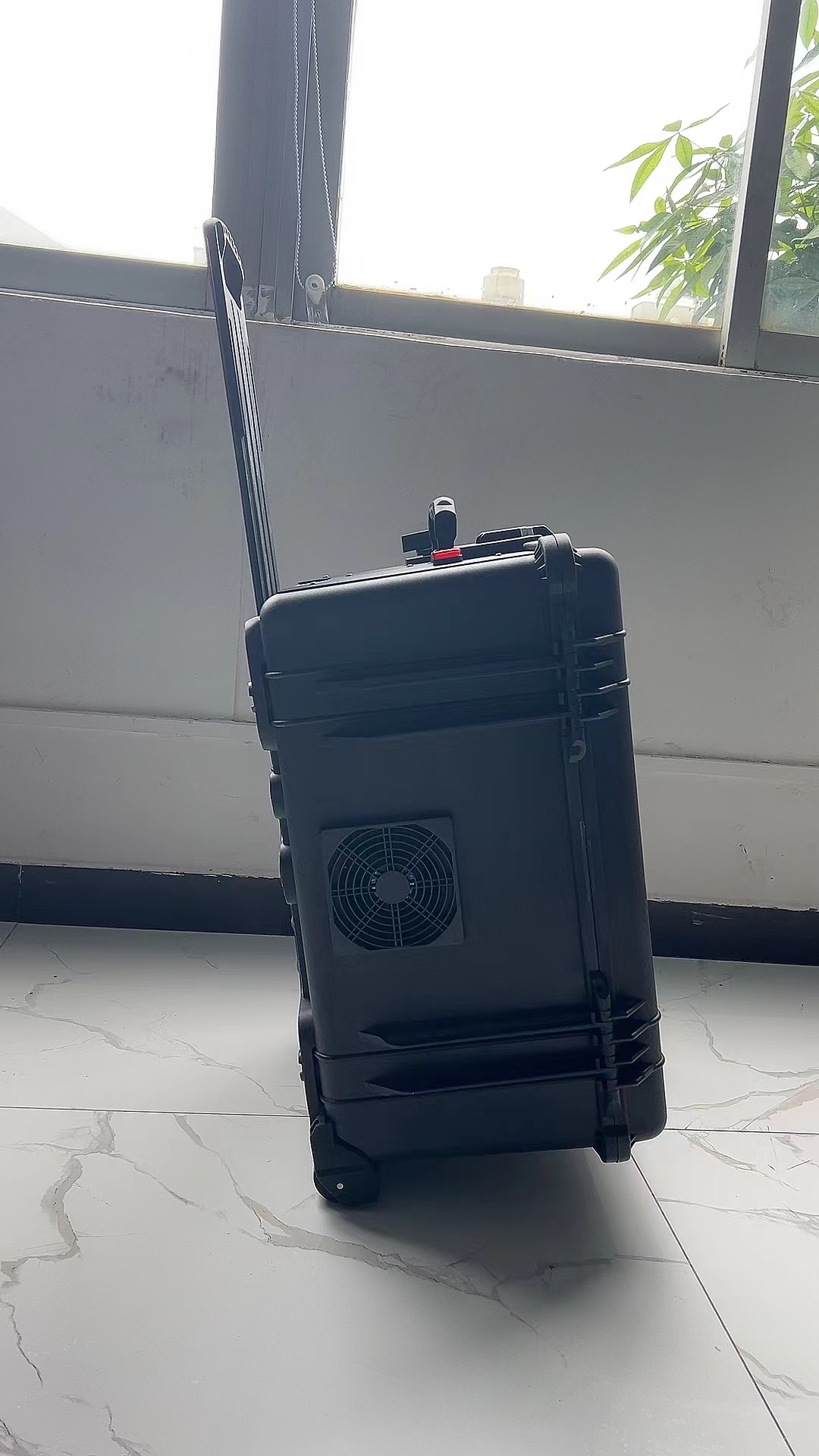 永新手拉箱型移动通信干扰器